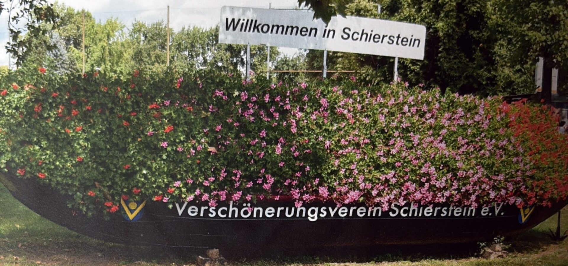 Floraler Welcome-Schriftzug Schierstein des Verschönerungsvereins